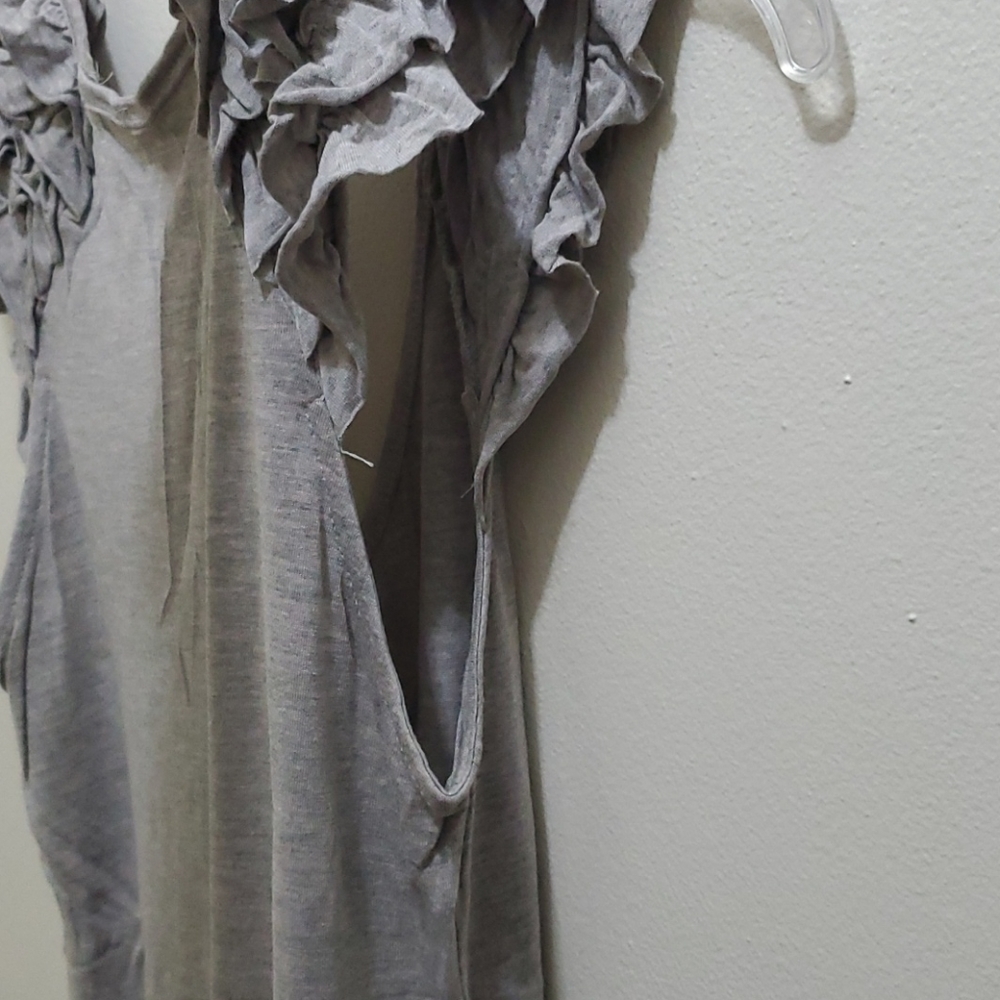 🔴2 for $10🔴 GREY RUFFLE TOP - Picture 4 of 4